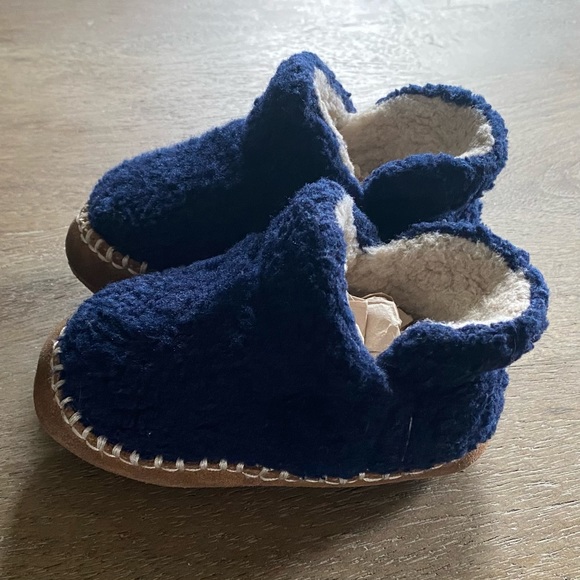 L.L. Bean | Cozy Toddler Slippers • Size 5/6 - Picture 5 of 9